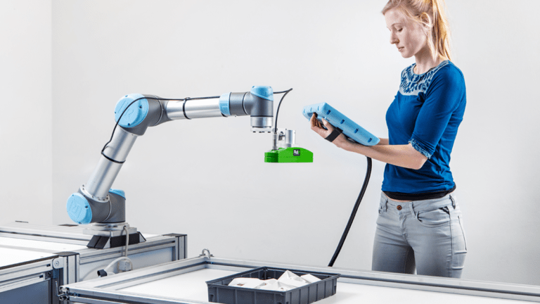 Pickit3D:  plug&play 3D rozpoznávanie v kombinácii s Universal robots