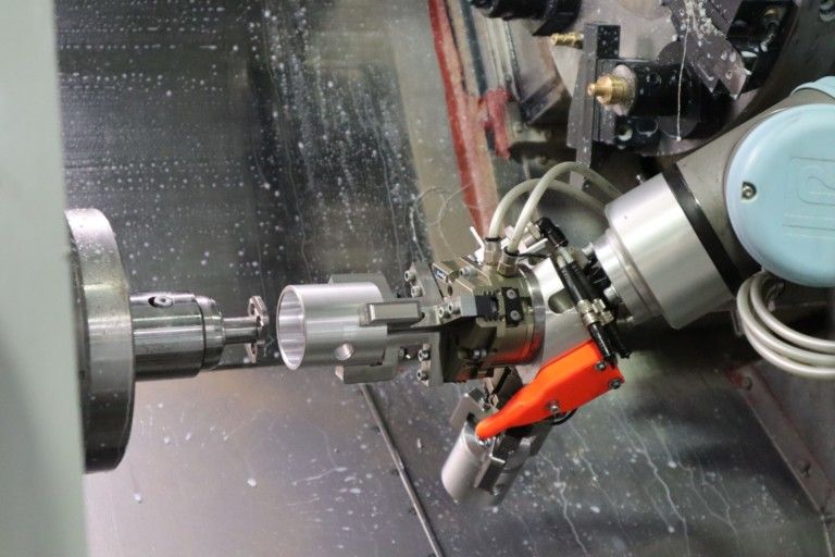 Obsluha CNC kolaboratívnym robotom | EKOM