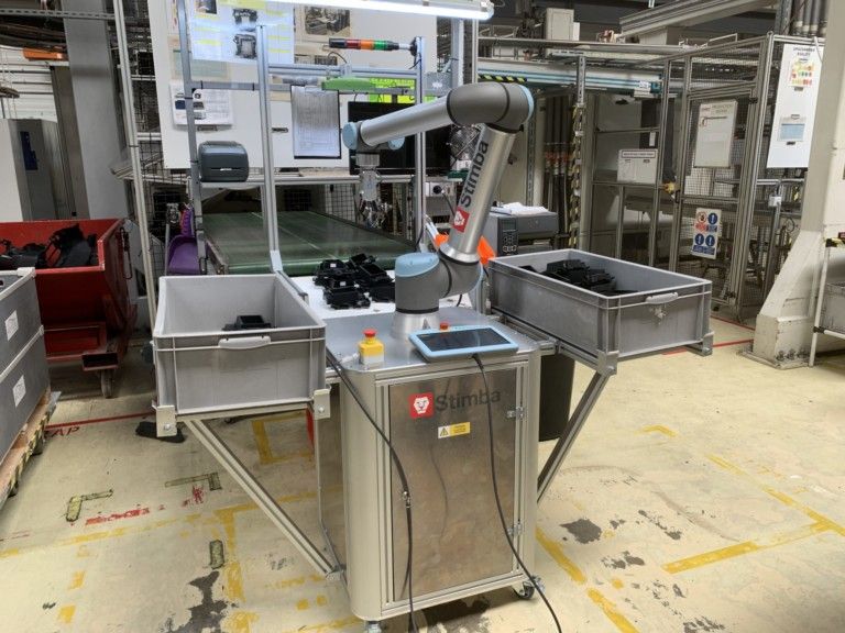 Plasty | vstrekolis | ukladanie výliskov do boxu s Universal robots UR10e a Pickit3D