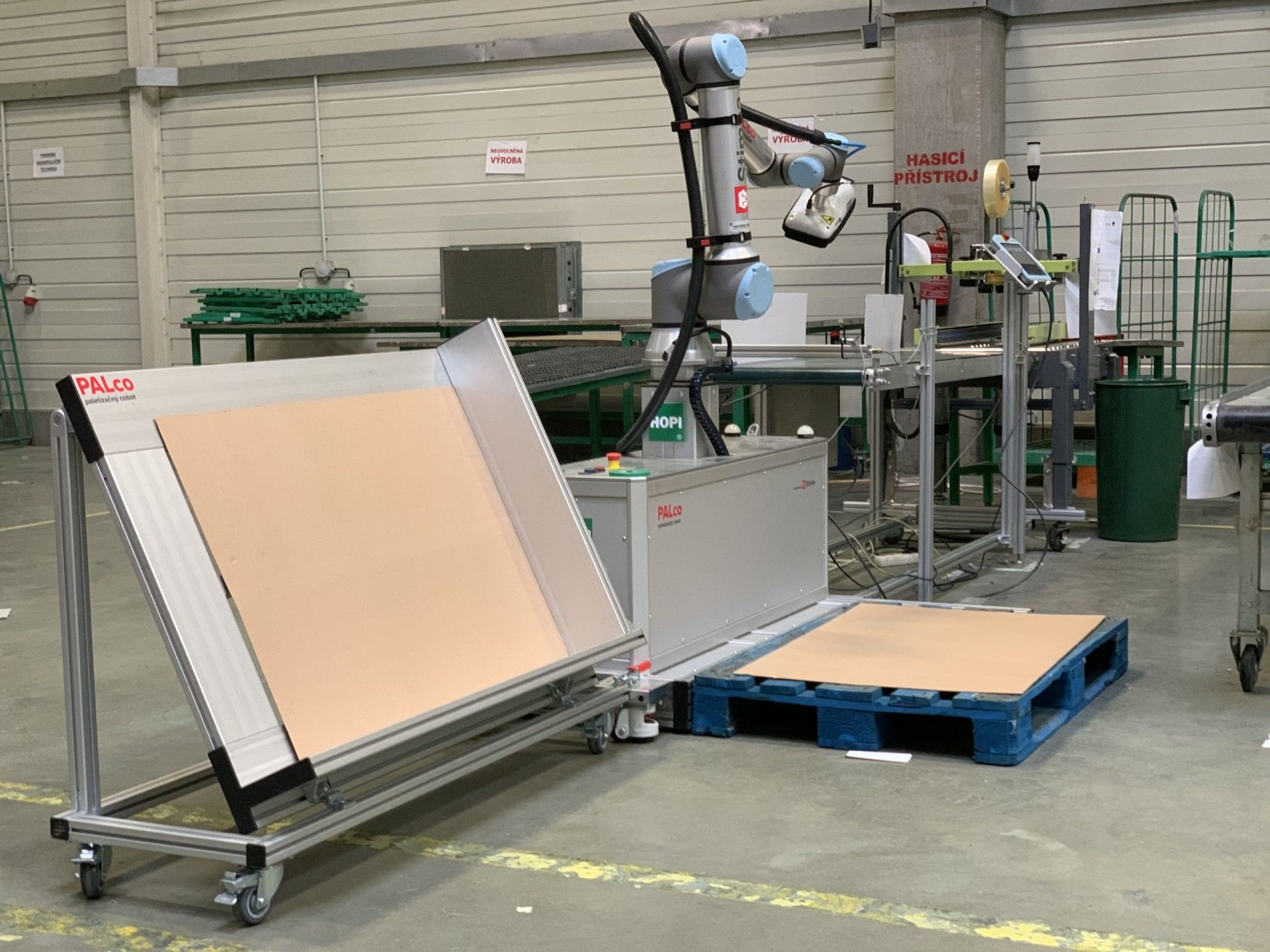 Paletizačný cobot PALco v HOPI logistics