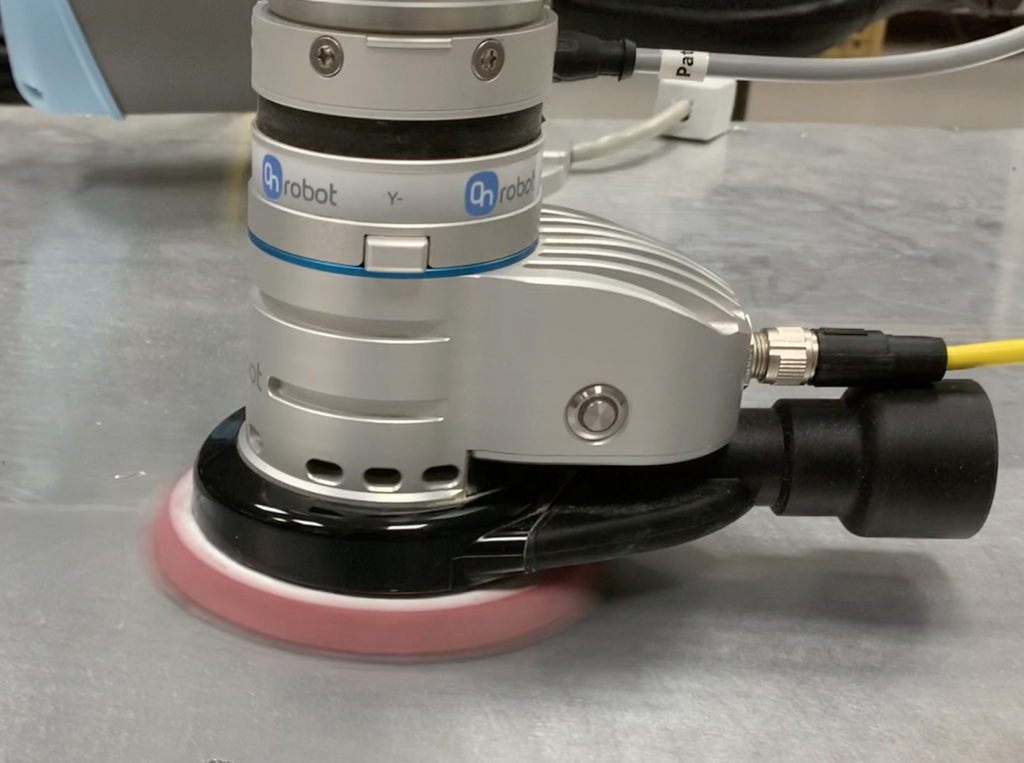 OnRobot Sander - tlačítko na nástroji pre nahrávanie traťových bodov