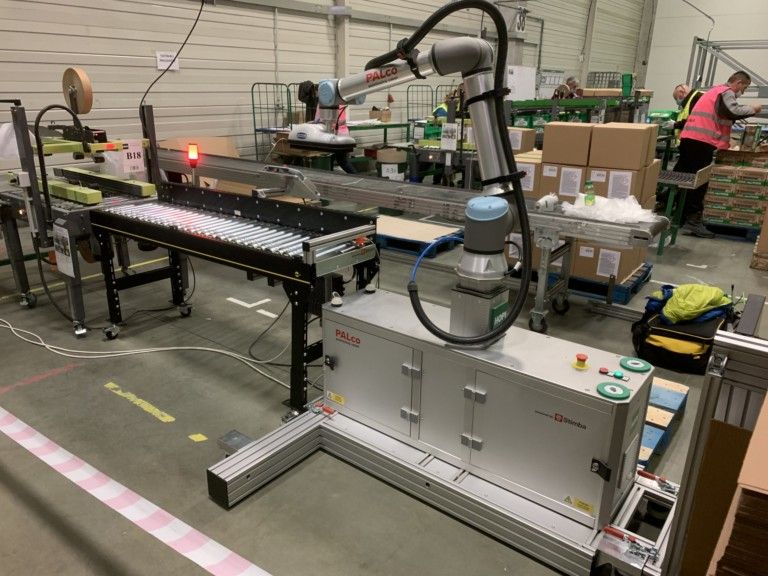 Paletizačný cobot Palco | samozarovnávajúci dopravník