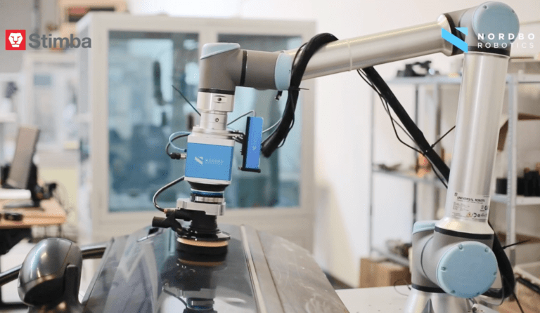 Leštenie a brúsenie robotom bez programovania s 3D kamerou, umelou inteligenciou a aktívnym prítlakom